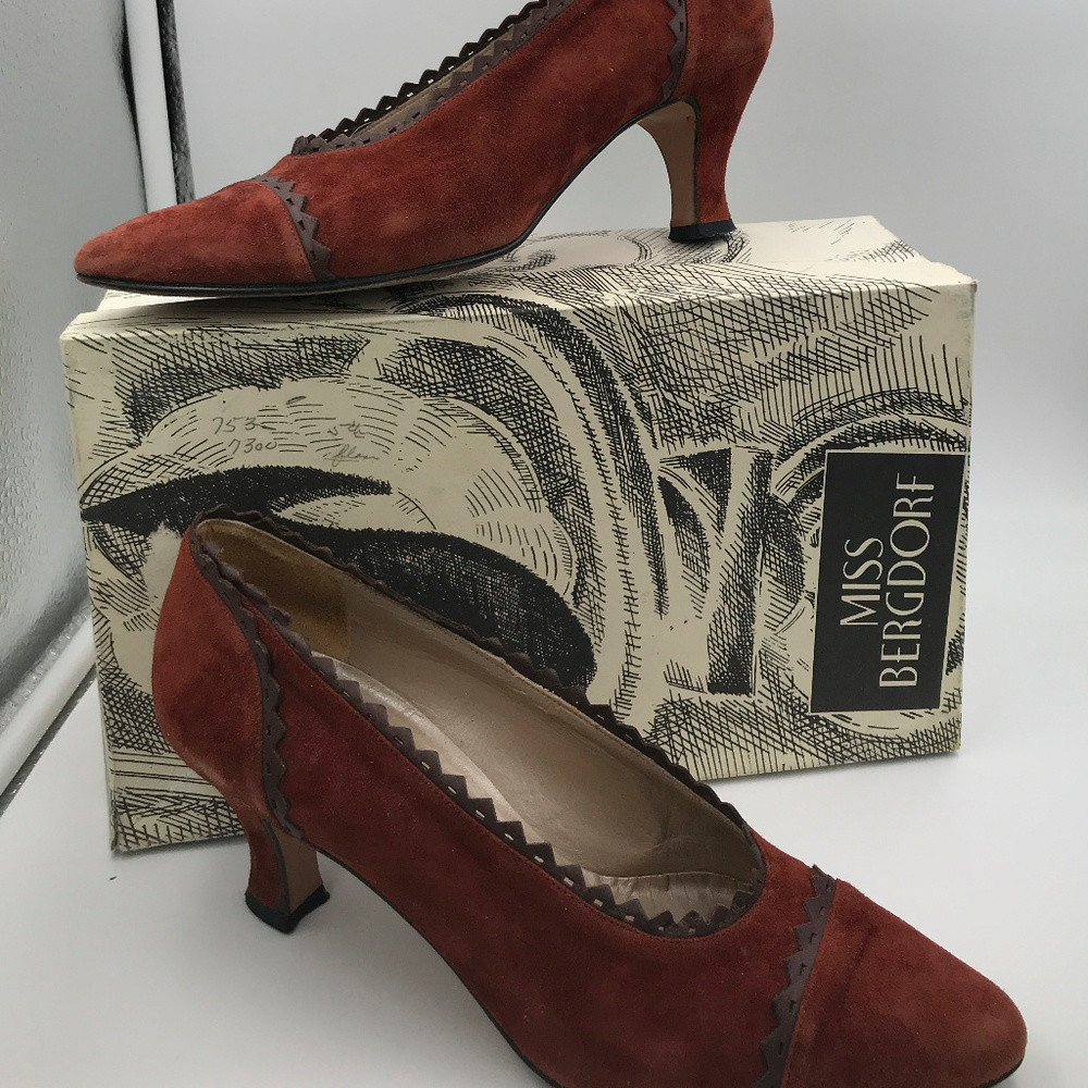 💰SOLD💰VINTAGE 90s Miss Bergdorf Suede Heels